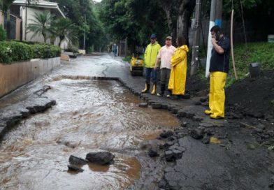 Lluvias ocasionan daños menores en diversos sectores de la capital