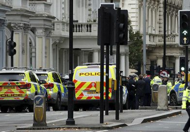 Un auto atropella a varios peatones cerca del Museo de Historia Natural de Londres