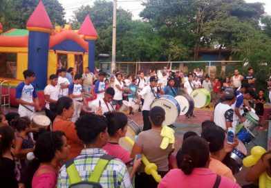Familias del barrio Macaralí disfrutan de entretenido festival
