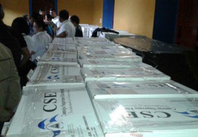 CSE-León recibe maletas electorales para comicios del 5 de Noviembre