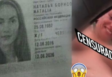 Bella joven rusa se divertía sentada en la ventana de un vehículo, cuando sucedió una tragedia