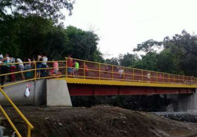 Gobierno local del FSLN en Nindirí inauguró puente peatonal en Veracruz