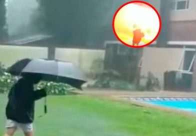 Niño esquiva rayo que casi le cae encima por jugar en la lluvia