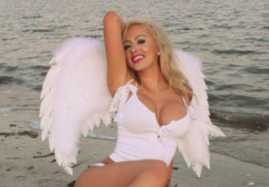 Conoce a Rianna Conner la “barbie de combate”
