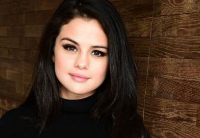 De nuevo Selena Gomez sale a la calle y sin llevar sostén