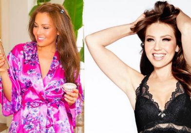 Thalía saca aplausos con diminuta prenda y luce sus curvas igual que hace 25 años