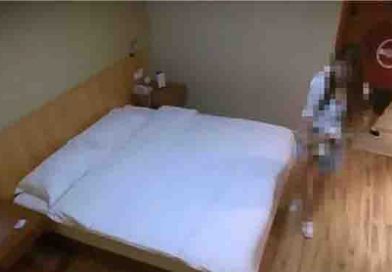 Captan a señorita subastando su virginidad por un iPhone 8