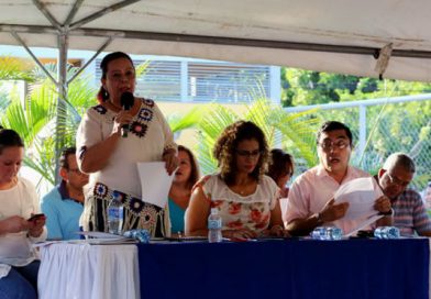 Alcaldía presenta anteproyecto de presupuesto 2018 a familias del Distrito II