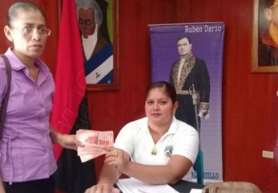 Gobierno Municipal de Larreynaga hace entrega de ayuda económica para promociones
