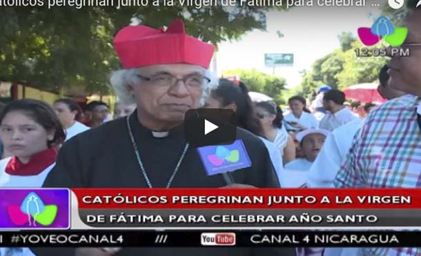 Católicos peregrinan junto a la Virgen de Fátima para celebrar año santo