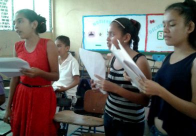 Coro estudiantil ensaya para cantarle a la Virgen María