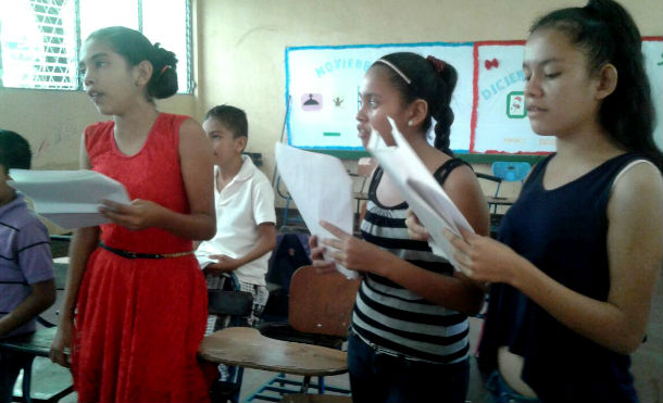 Coro estudiantil ensaya para cantarle a la Virgen María