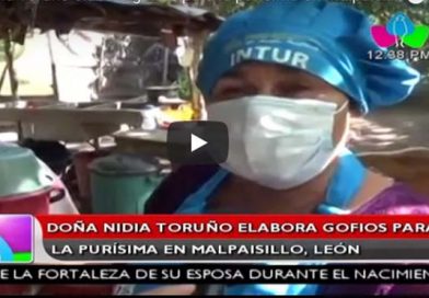 Doña Nidia Toruño elabora gofios para la purísima en Malpaisillo, León