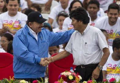 Presidente Evo Morales felicita al Comandante Daniel