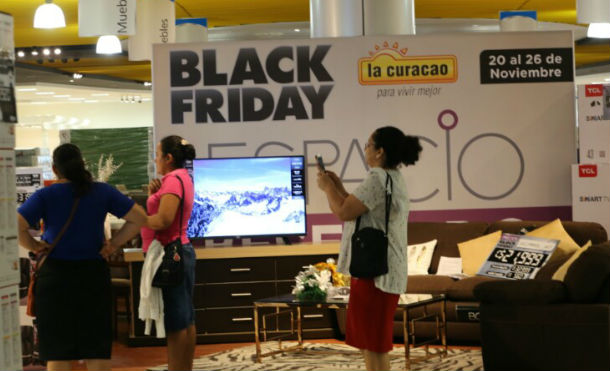 Ofertas de Black Friday se apoderan de establecimientos en todo el país