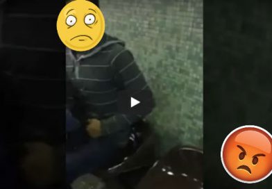 Señorita que estudiaba para examen se pone a llorar y gritar al ver a hombre que se masturbaba junto a ella