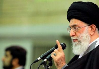 Líder de Irán pide mayor apoyo ante devastador terremoto