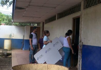 En un ambiente cívico llega material electoral a los Centros de Votación de Nindirí