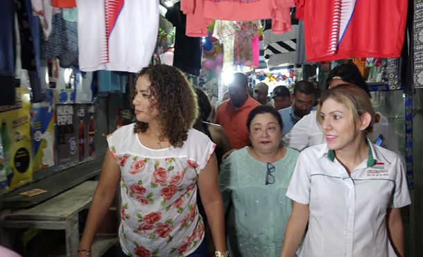 Arrancan ferias navideñas en los mercados