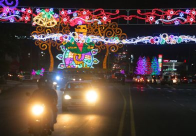 Avenida de Bolívar a Chávez con ambientes navideños