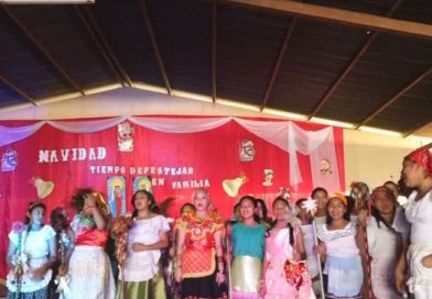 Desarrollan festival navideño en instituto Héroes y Mártires de la reforma