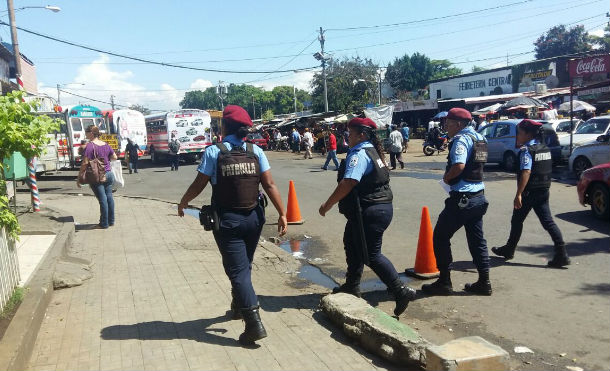 Policía garantiza seguridad y tranquilidad en mercado Roberto Huembés