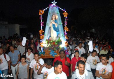 Fieles devotos a la Virgen María participan en Romería en Monseñor Lezcano