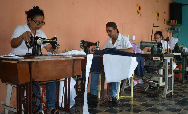 Tienda Ruth: Confeccionando los momentos inolvidables de las familias granadinas
