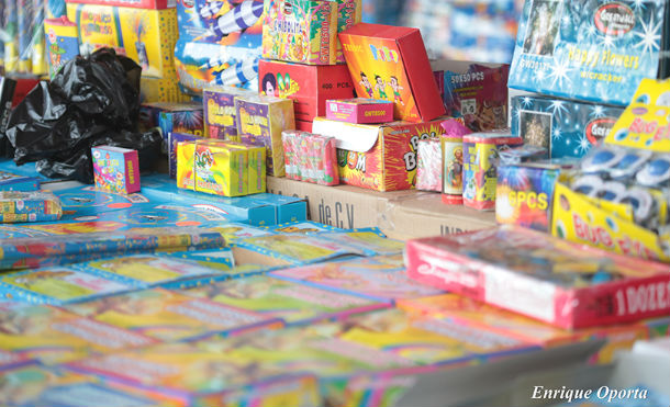 Puestos de venta de pólvora listos para recibir a compradores