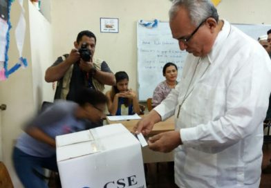 Obispo de León ejerce su derecho y llama al pueblo a votar