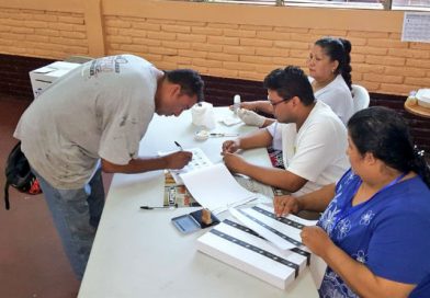 Población vota con entusiasmo en la capital