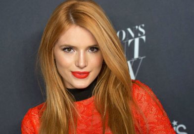 (+Foto) Bella Thorne se convierte en una sensual Señora Claus