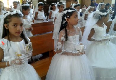 Celebran primeras comuniones en la Catedral de Managua