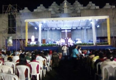 Cristianos Católicos celebran vigilia en agradecimiento al año 2017