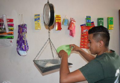 Joven granadino emprende negocios familiares con el apoyo del gobierno