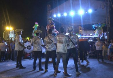 Folklore y poesía, resaltan en tradicional concurso de 'Gigantonas' en León
