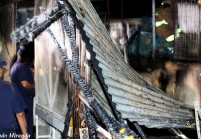 Incendio arrasa con tramos en el Mercado Huembes