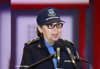 Nuevos oficiales de policía con formación humanista