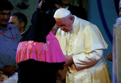 El Papa pronuncia la palabra "ronhingya", por primera vez en su gira por Asia, en un encuentro con refugiados