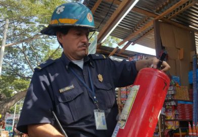 Bomberos garantizan seguridad con inspecciones continuas en puestos de pólvora