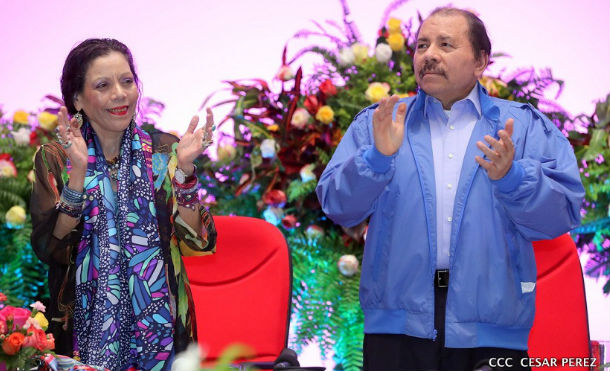Comandante Daniel y Compañera Rosario envían saludo de Navidad a las familias nicaragüenses