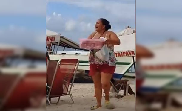 Exagerada forma de vender de una mujer se vuelve viral en redes