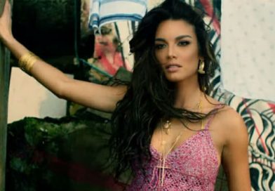 Zuleyka Rivera destapó sus atributos en un sexy bikini