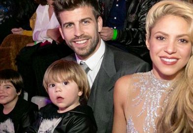 Piqué comparte imagen con Shakira pero ella llama la atención por su apariencia