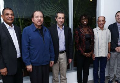 Compañera Rosario saluda a directores del Banco Mundial que se encuentran en Nicaragua