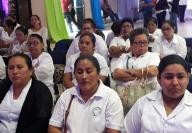 Enfermeros y enfermeras de Managua participan en simposio sobre calidad y atención a pacientes