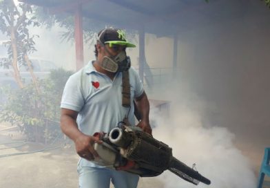 MINSA y MINED desarrollan jornada de fumigación y abatización en colegios