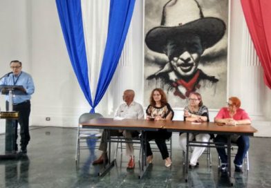 Poetas rinden homenaje a Rubén Darío