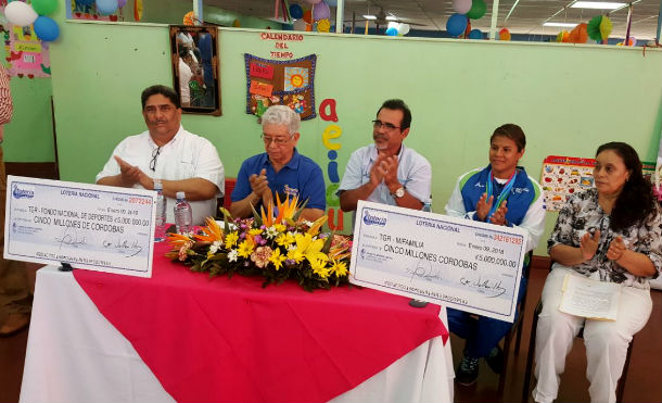Lotería Nacional entrega utilidades al IND y MIFAN