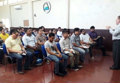 Capacitan a instructores de orquestas estudiantiles